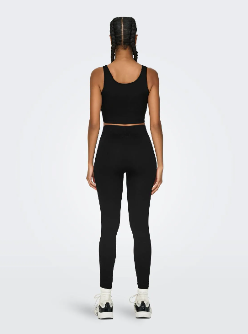 TOP CUELLO EN U NEGRO