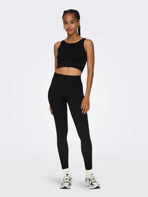 TOP CUELLO EN U NEGRO