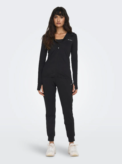 SUDADERA CON CAPUCHA NEGRA