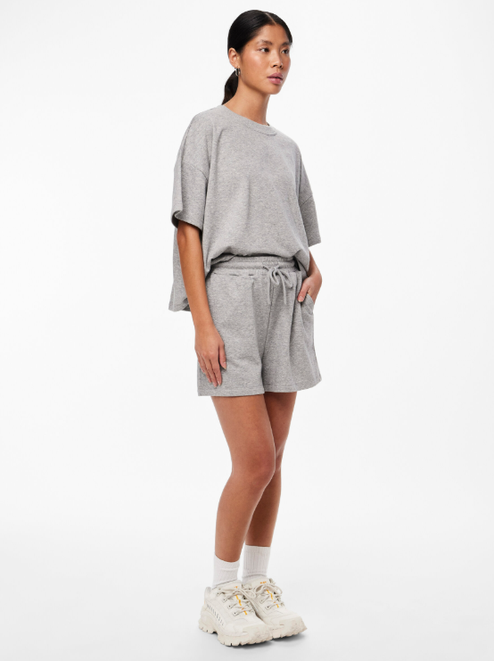 PANTALON CORTO DE CHANDAL GRIS