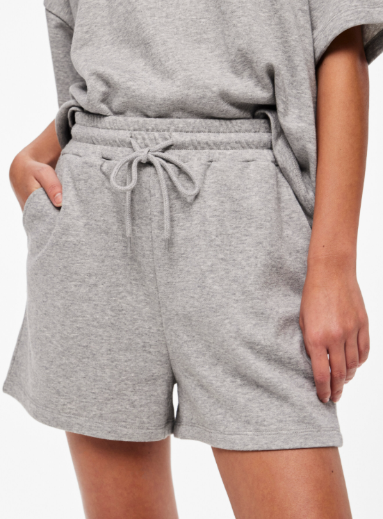 PANTALON CORTO DE CHANDAL GRIS