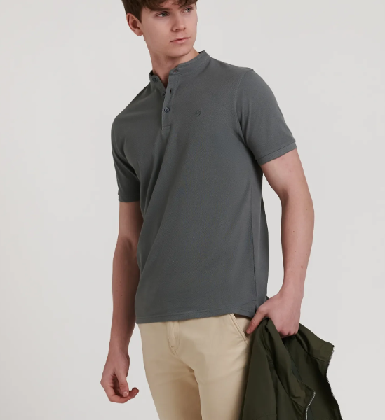POLO LISO CUELLO MAO KAKI