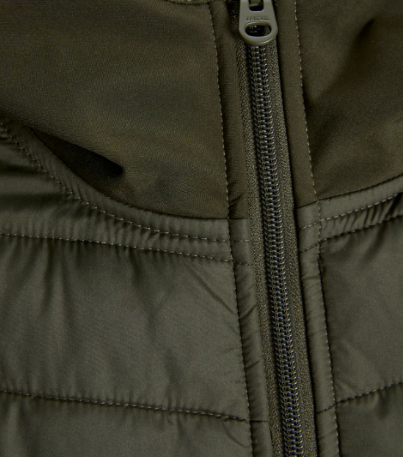 CHAQUETA CORTAVIENTOS CAPUCHA